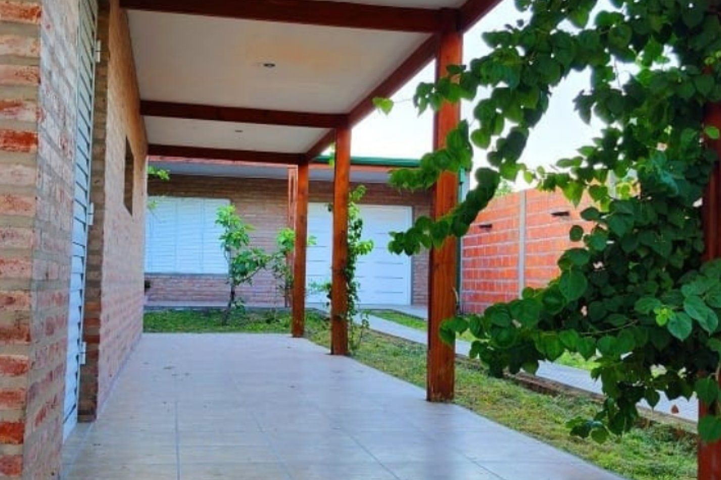 Casa a estrenar de 2 dormitorios con quincho y estudio independiente - Apta credito en Colonia Avellaneda