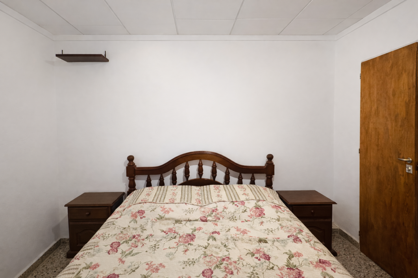 Casa de 2 dormitorios con patio y cochera - Zona Gdor. Crespo y Alte. Brown en Parana