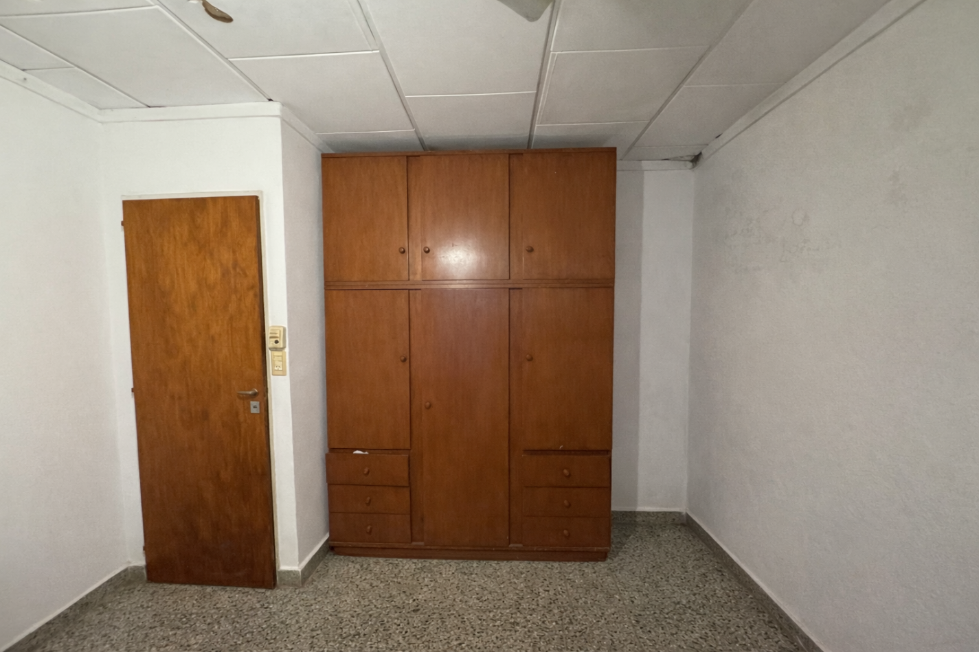 Casa de 2 dormitorios con patio y cochera - Zona Gdor. Crespo y Alte. Brown en Parana