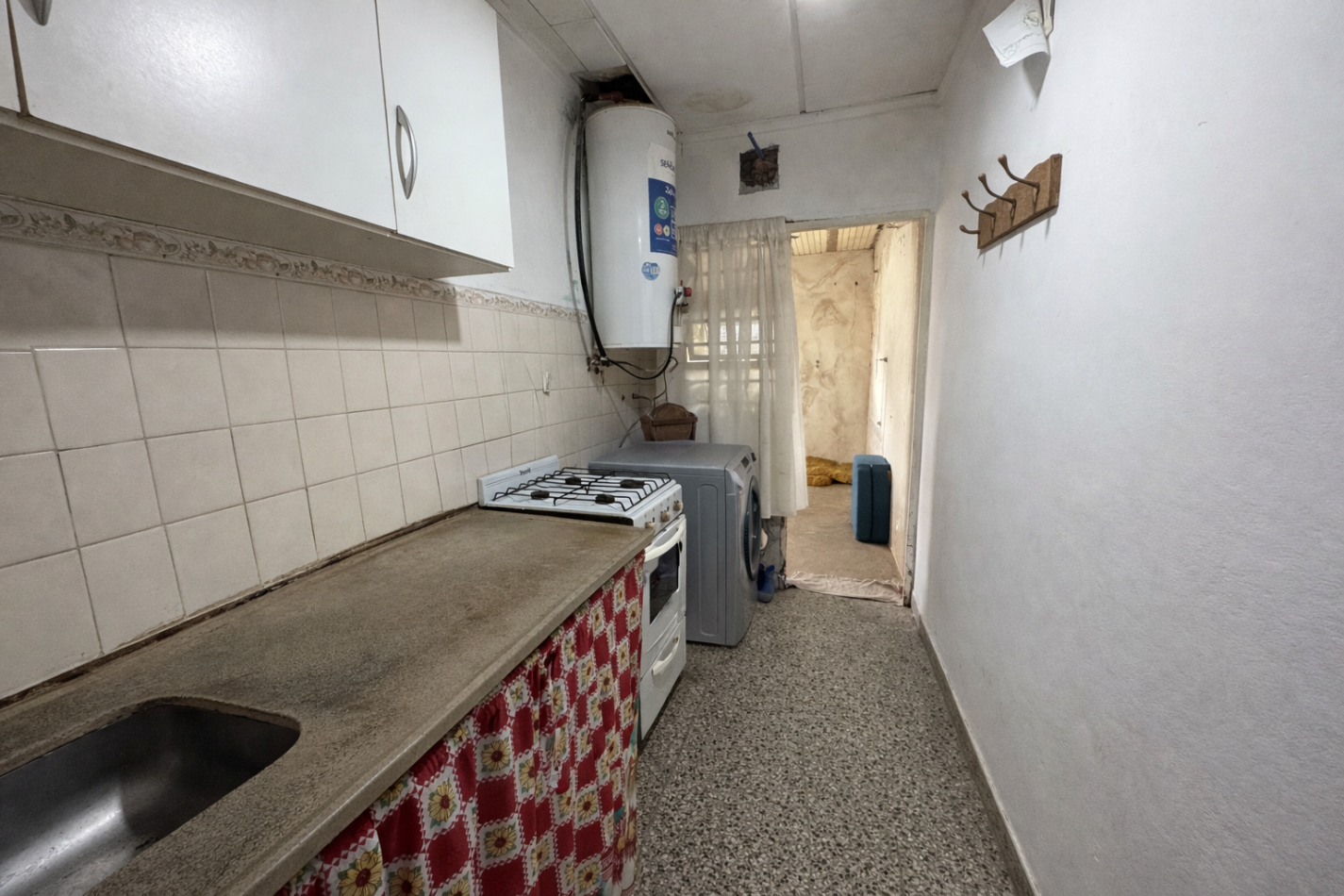 Casa de 2 dormitorios con patio y cochera - Zona Gdor. Crespo y Alte. Brown en Parana