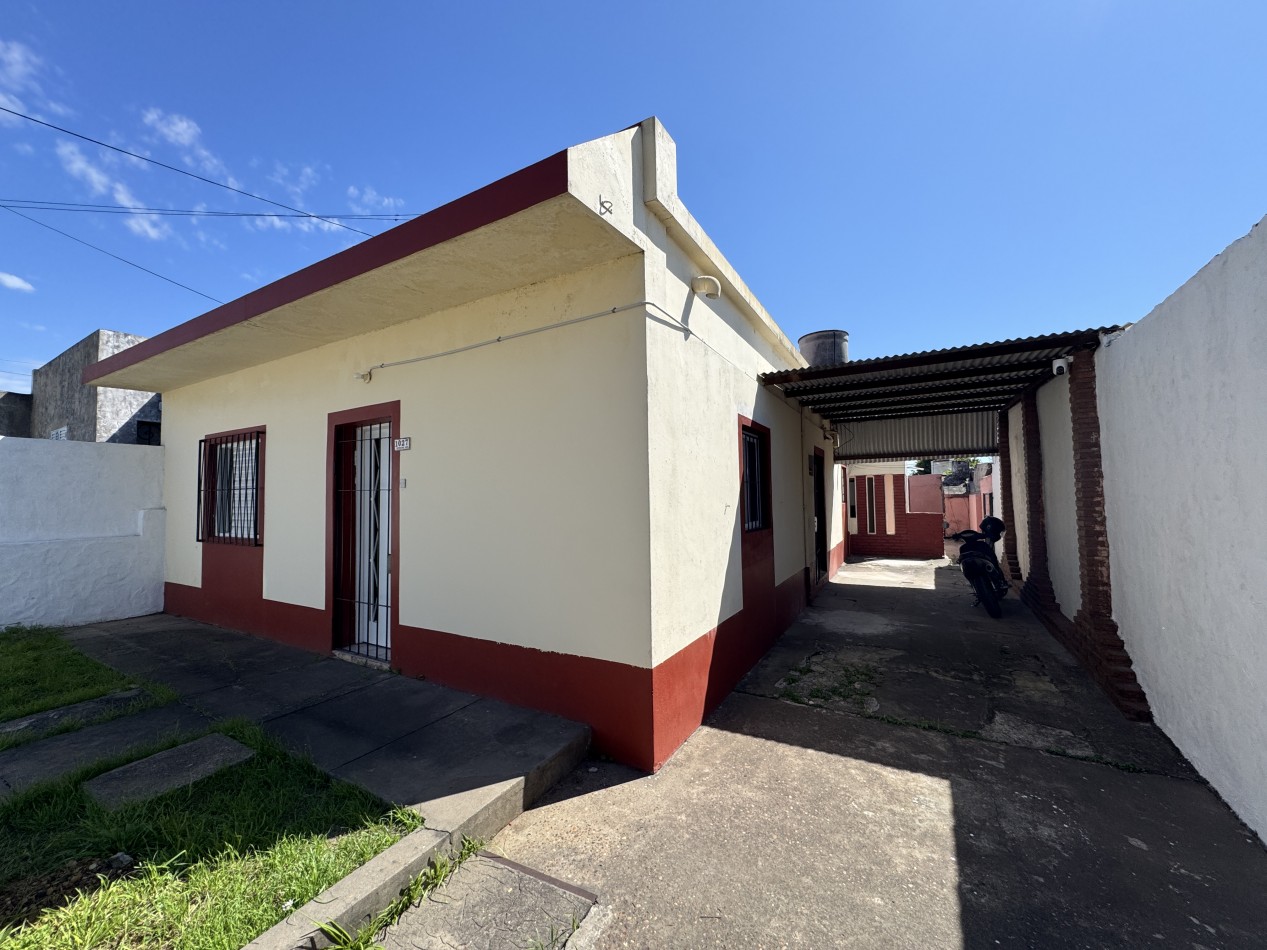 Casa con dos viviendas y cochera - Ideal inversion o renta en zona Don Bosco y Diaz Velez, Parana