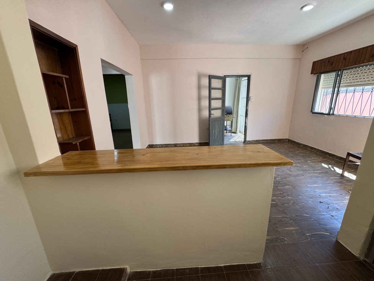 Casa con dos viviendas y cochera - Ideal inversion o renta en zona Don Bosco y Diaz Velez, Parana