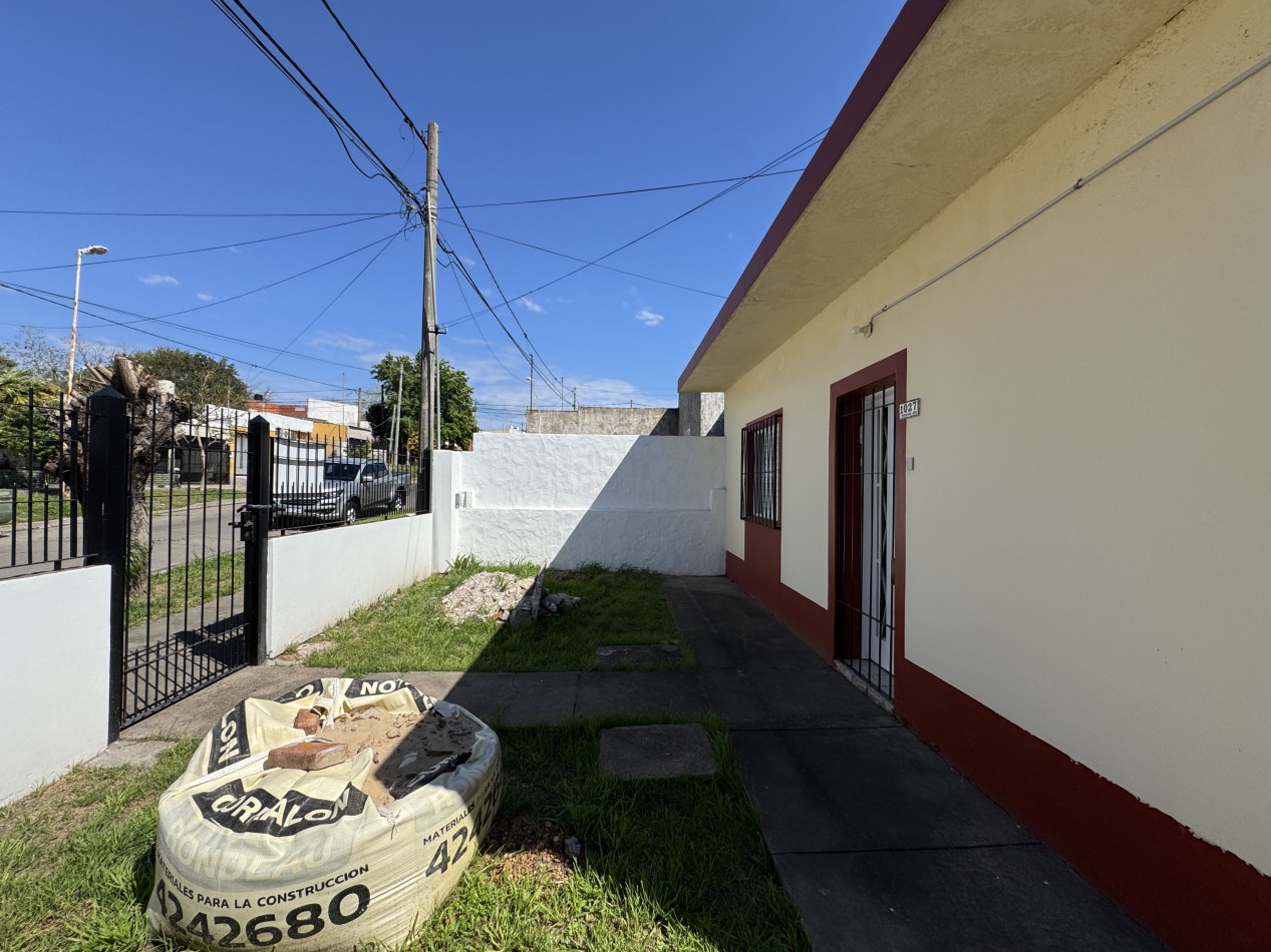 Casa con dos viviendas y cochera - Ideal inversion o renta en zona Don Bosco y Diaz Velez, Parana