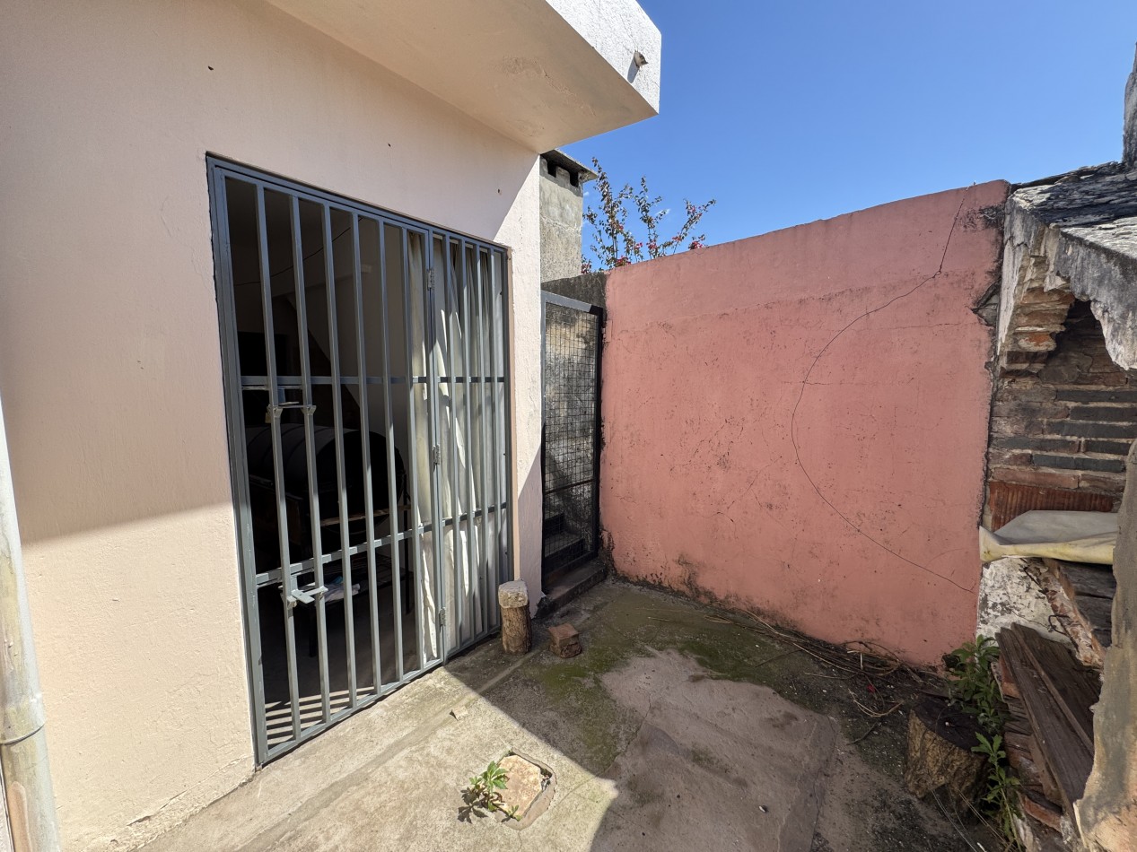 Casa con dos viviendas y cochera - Ideal inversion o renta en zona Don Bosco y Diaz Velez, Parana