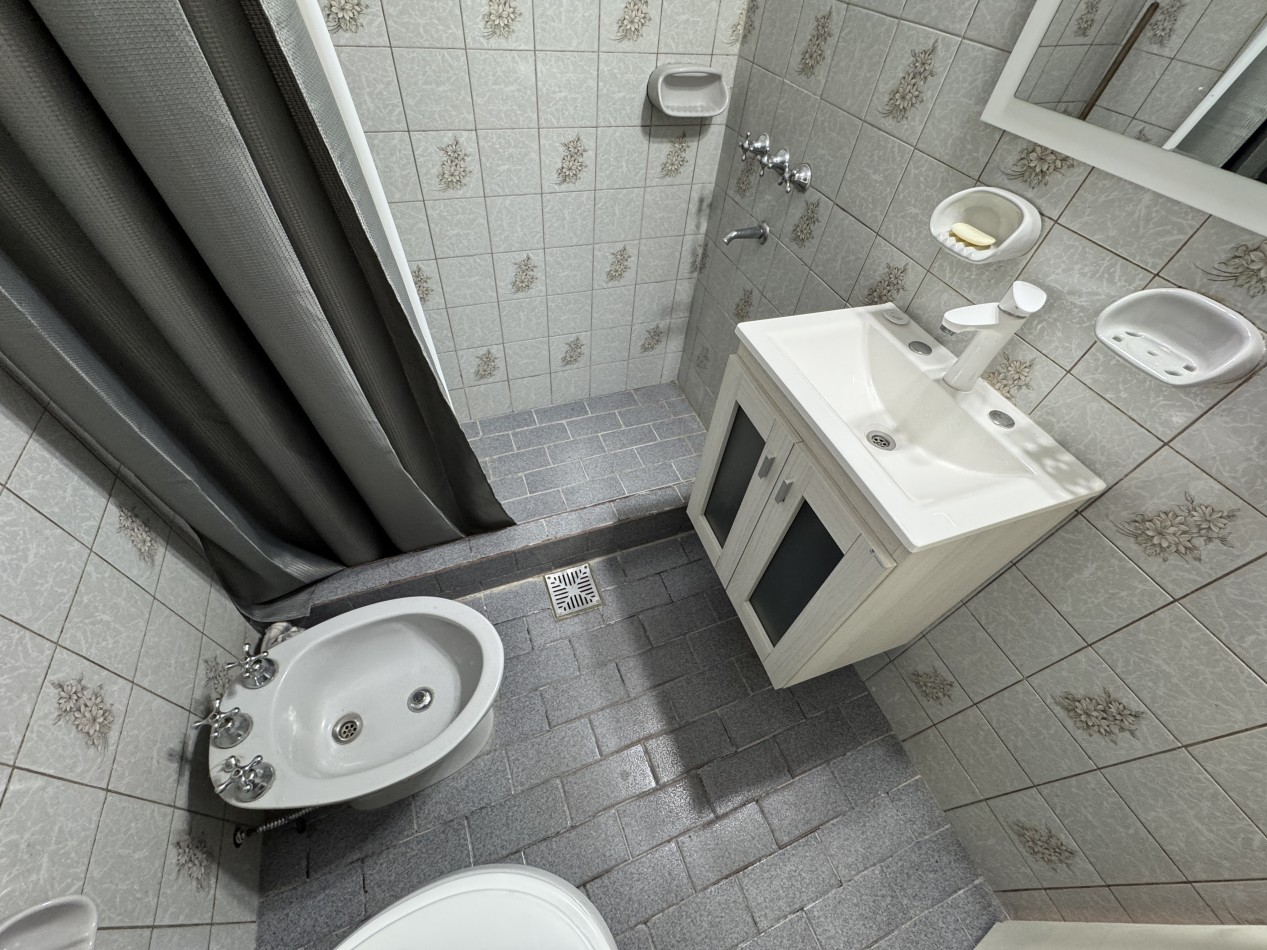 Casa con dos viviendas y cochera - Ideal inversion o renta en zona Don Bosco y Diaz Velez, Parana