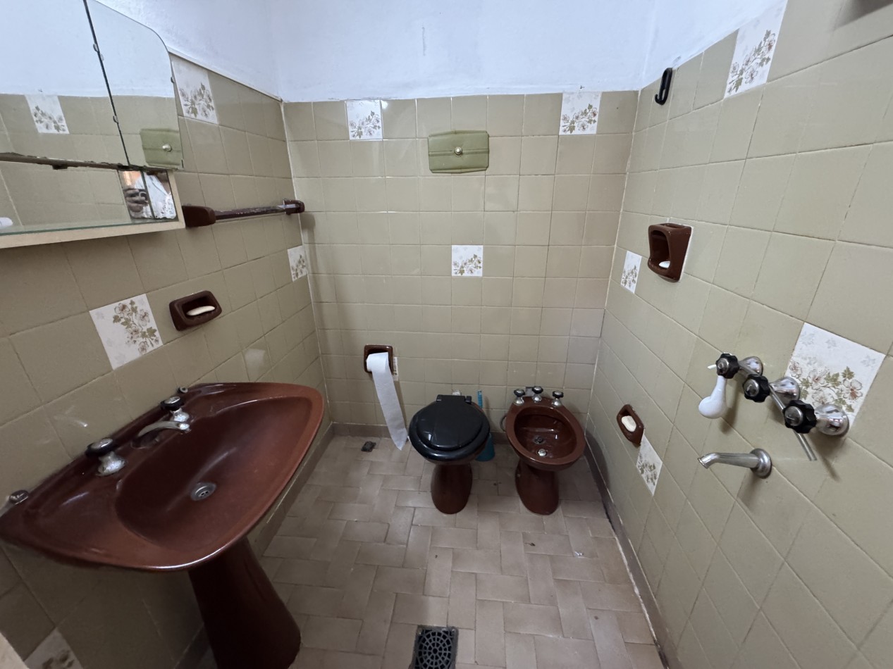 Casa de 2 dormitorios apta credito con patio y cochera - Zona 3 de Febrero y Vucetich en Parana