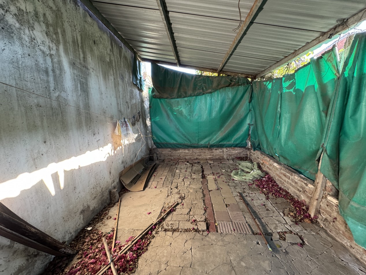 Casa de 2 dormitorios apta credito con patio y cochera - Zona 3 de Febrero y Vucetich en Parana