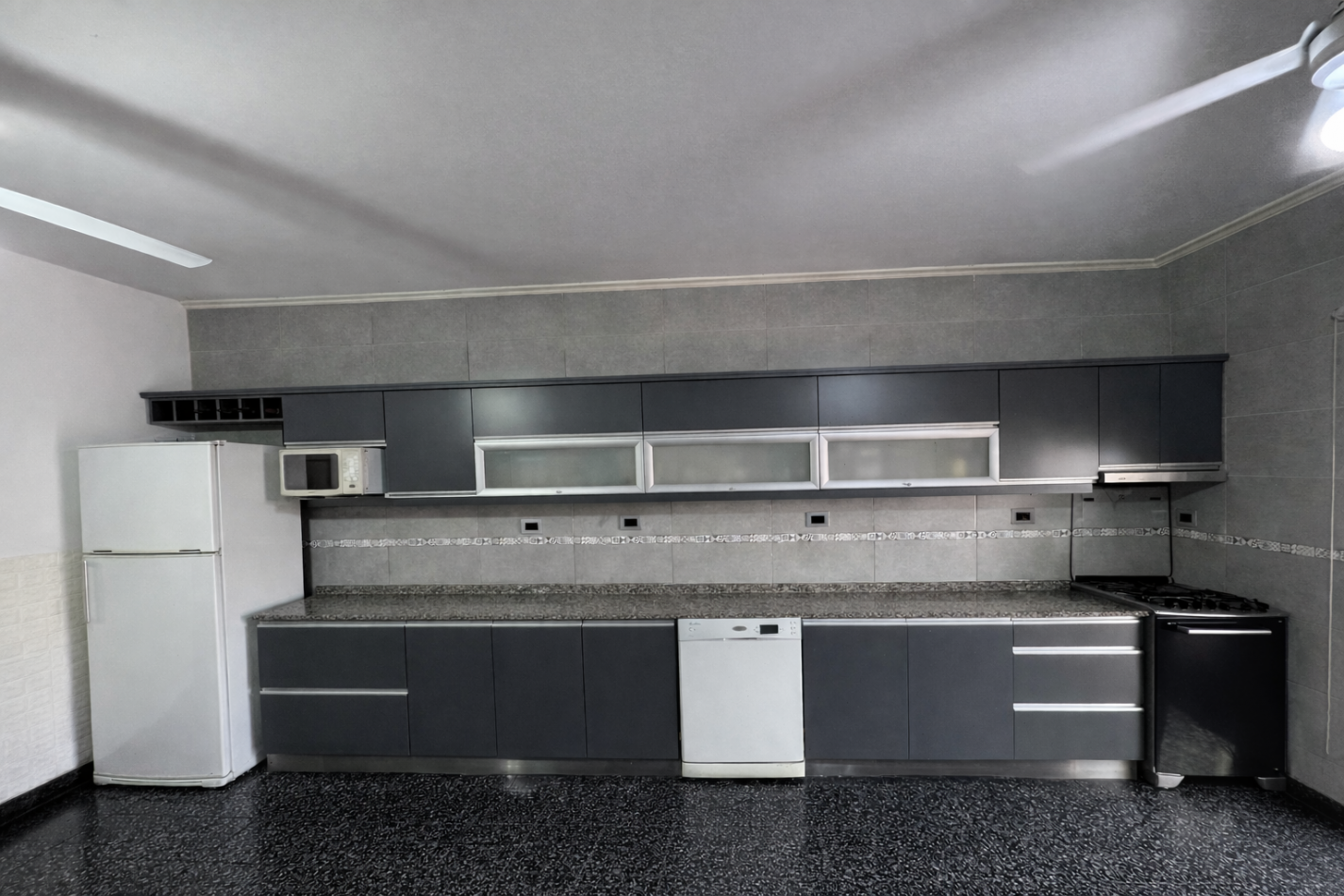 Casa centrica de 4 dormitorios con pileta y quincho - Gran terreno en Parana