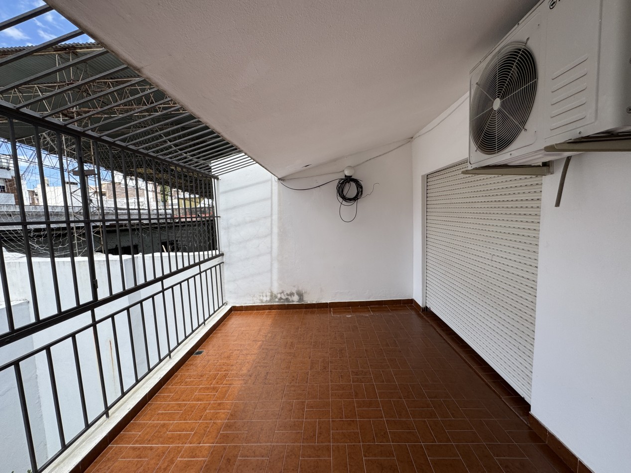 Casa centrica de 4 dormitorios con pileta y quincho - Gran terreno en Parana