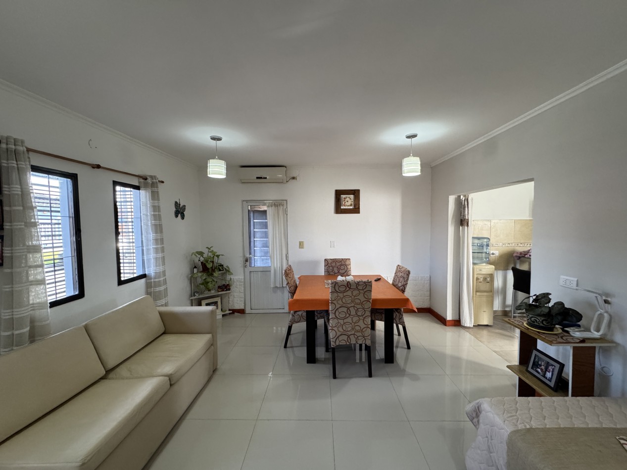 Casa de 3 dormitorios con quincho y vestidor - en Oro Verde