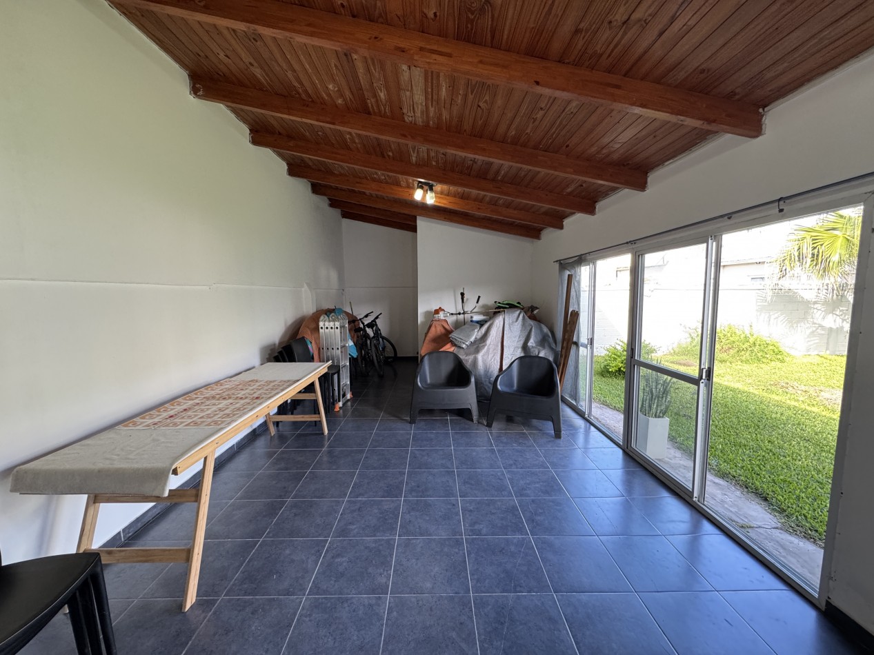 Casa de 3 dormitorios con quincho y vestidor - en Oro Verde