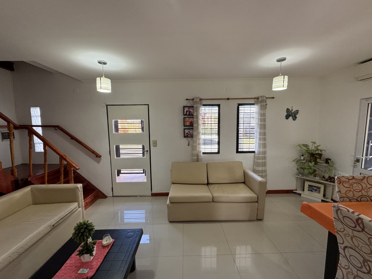 Casa de 3 dormitorios con quincho y vestidor - en Oro Verde