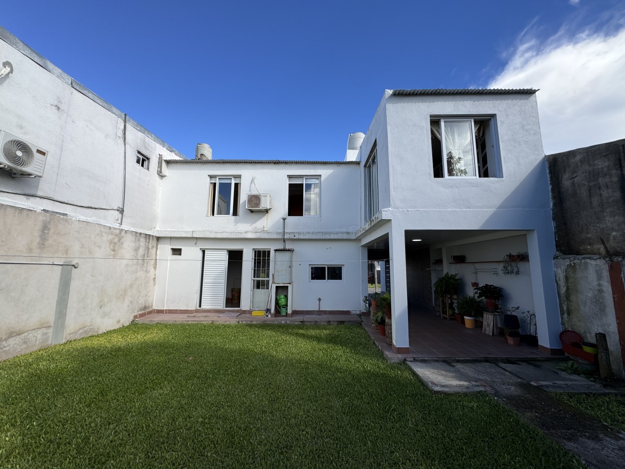 Casa de 3 dormitorios con quincho y vestidor - en Oro Verde