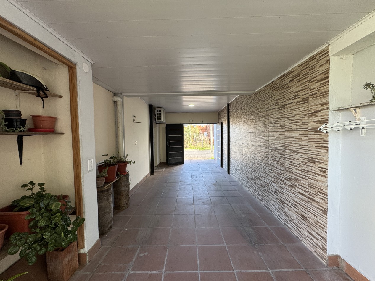 Casa de 3 dormitorios con quincho y vestidor - en Oro Verde