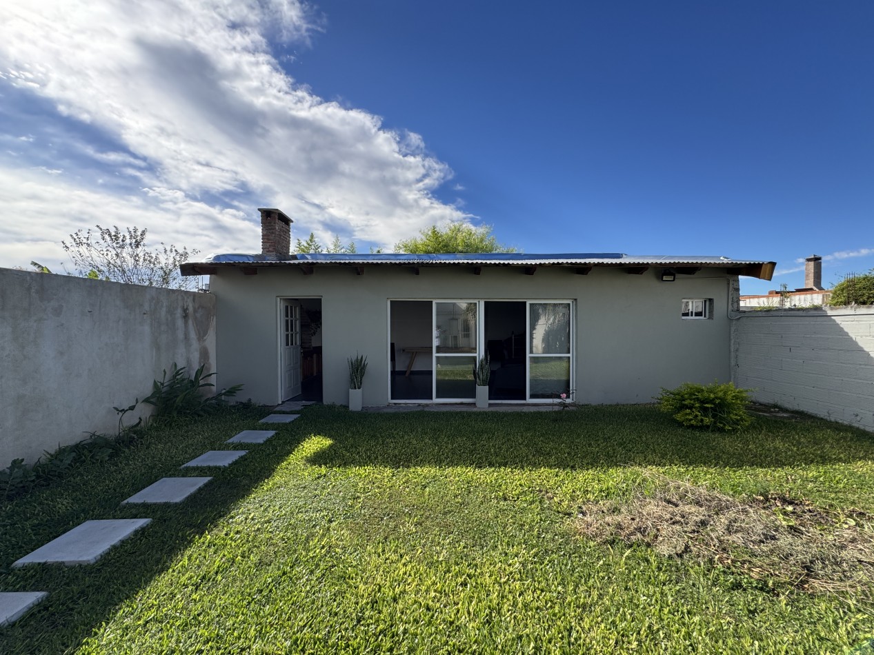 Casa de 3 dormitorios con quincho y vestidor - en Oro Verde