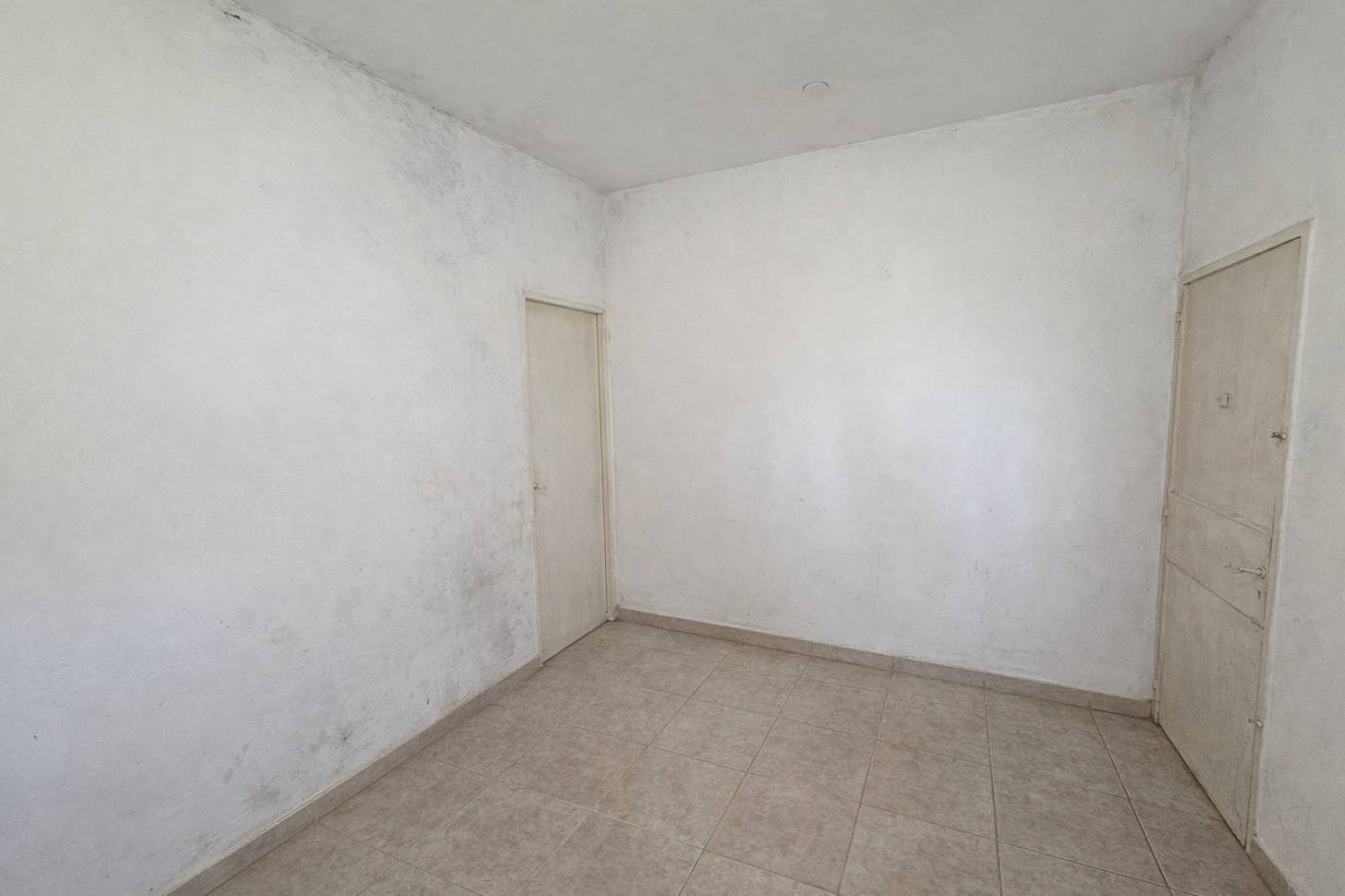 Casa de 2 dormitorios con patio, quincho y cochera - A media cuadra de Av. Almafuerte en Parana