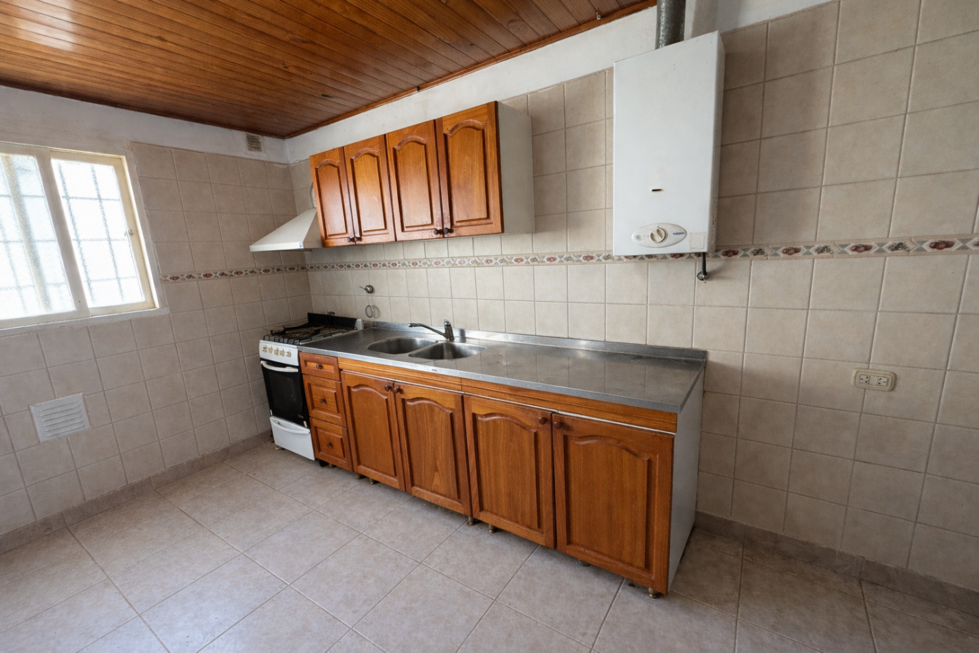 Casa de 2 dormitorios con patio, quincho y cochera - A media cuadra de Av. Almafuerte en Parana