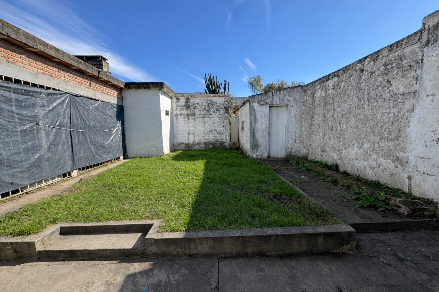 Casa de 2 dormitorios con patio, quincho y cochera - A media cuadra de Av. Almafuerte en Parana