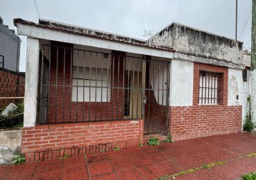 CASA A ACONDICIONAR ZONA AV. DON BOSCO Y RONDEAU