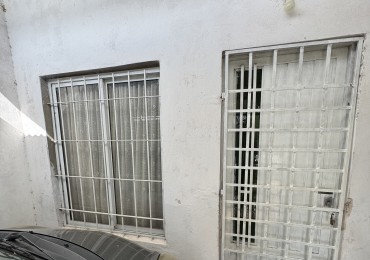 VENTA - CASA A RECICLAR APTA CREDITO A METROS DE BLAS PARERA
