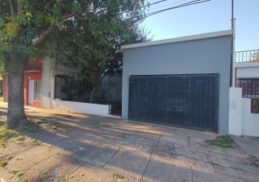 Casa de 2 dormitorios apta credito hipotecario con patio y cochera - Parana