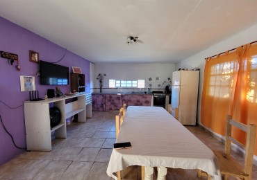 Casa de 2 dormitorios apta credito en esquina - Terreno amplio en Colonia Avellaneda