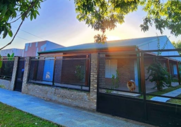 Casa a estrenar de 2 dormitorios con quincho y estudio independiente - Apta credito en Colonia Avellaneda