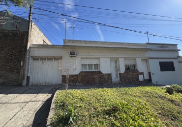 Casa de 2 dormitorios con patio, quincho y cochera - A media cuadra de Av. Almafuerte en Parana