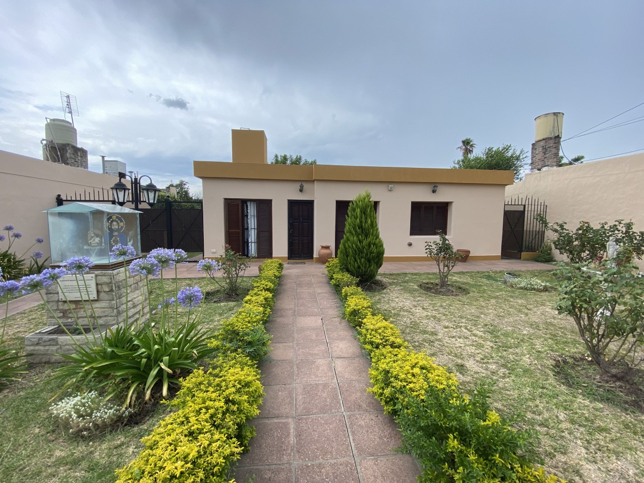 EN VENTA CASA CON AMPLIO PATIO ZONA HERNANDARIAS Y ZANNI