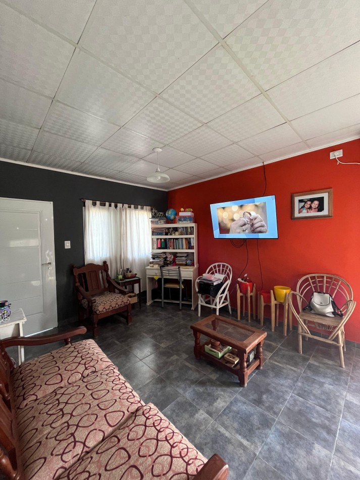 EN VENTA CASA CON AMPLIO PATIO VERDE EN COLONIA AVELLANEDA 