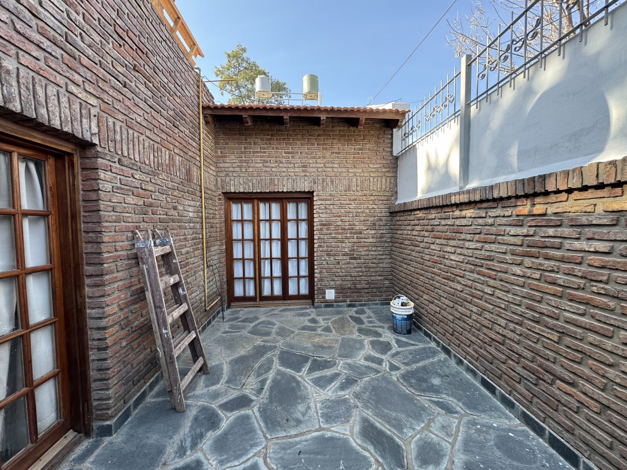 ALQUILER - AMPLIA CASA ZONA PARQUE GAZZANO