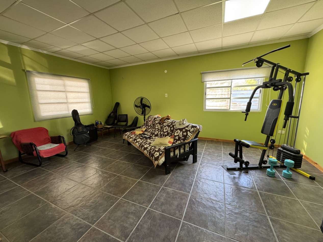 SE VENDE CASA CON AMPLIO TERRENO