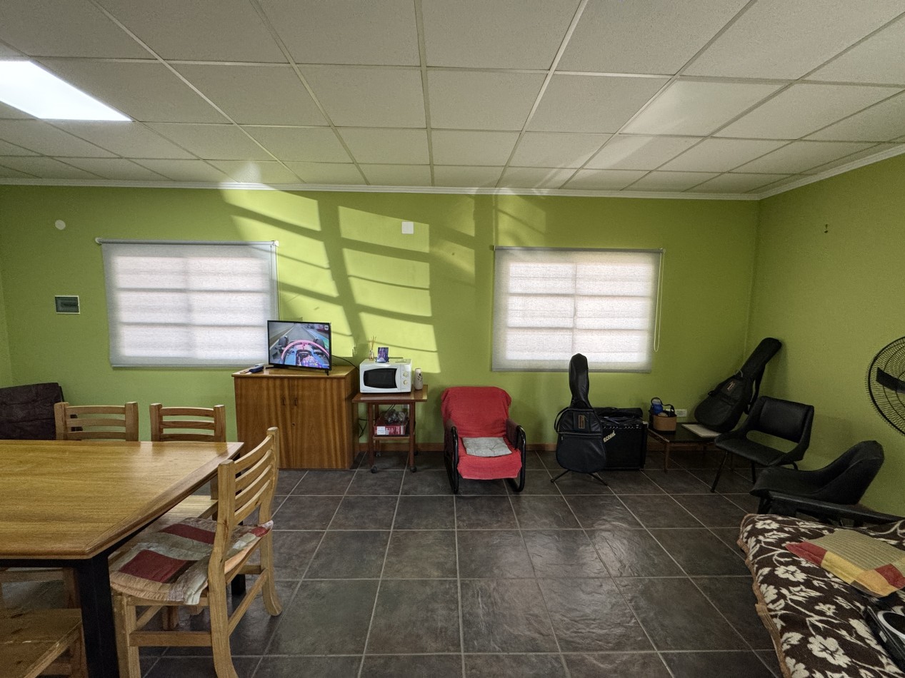 SE VENDE CASA CON AMPLIO TERRENO