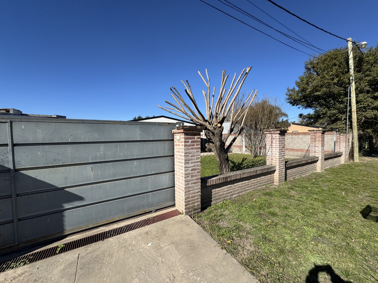 SE VENDE CASA CON AMPLIO TERRENO