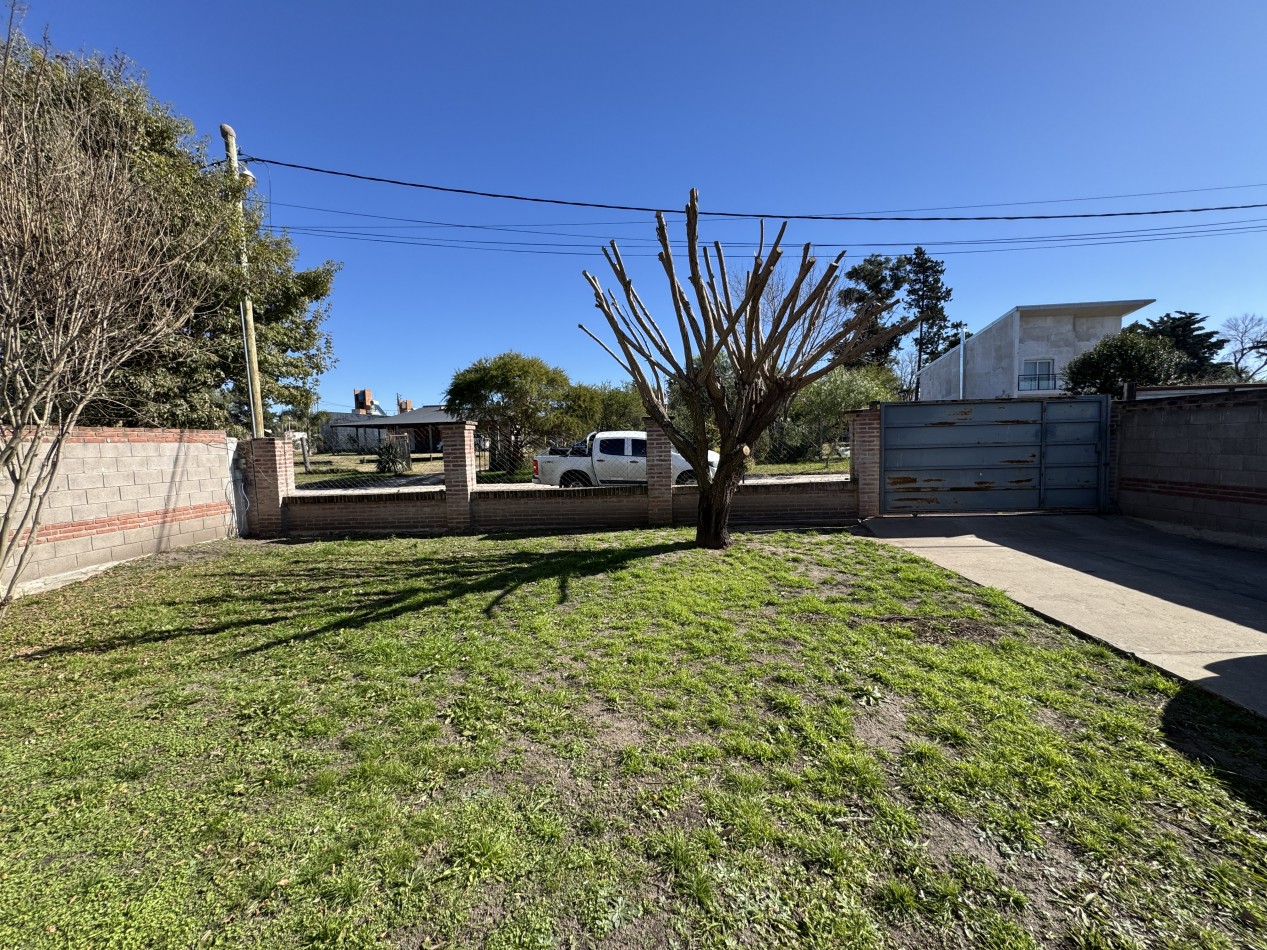 SE VENDE CASA CON AMPLIO TERRENO