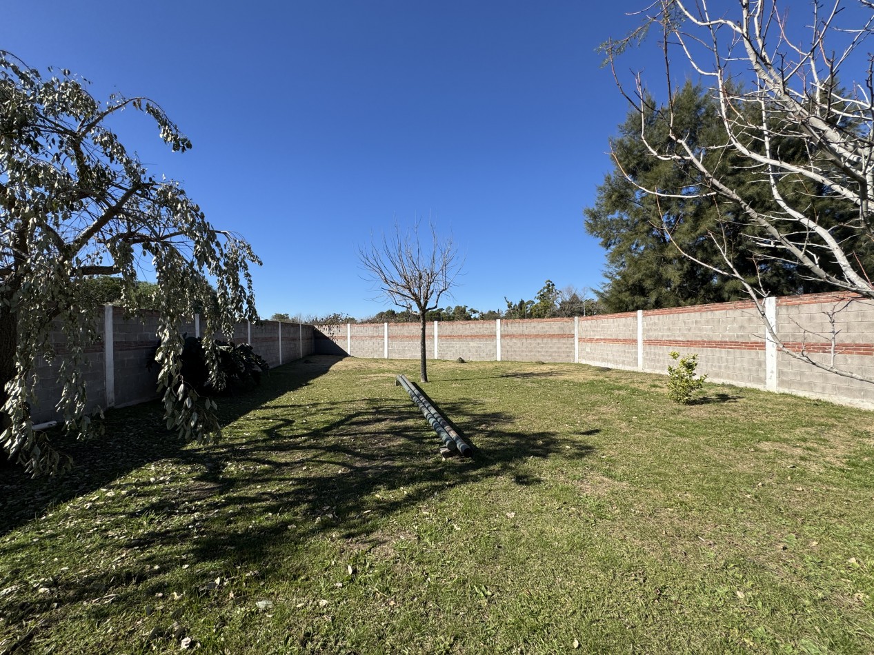 SE VENDE CASA CON AMPLIO TERRENO