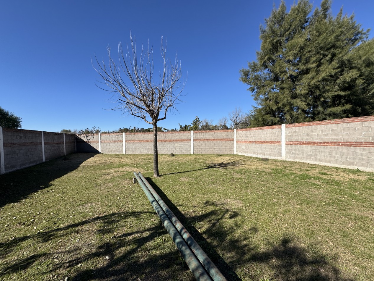 SE VENDE CASA CON AMPLIO TERRENO