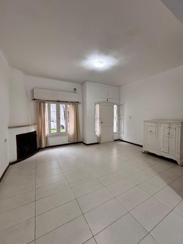 VENTA - CASA CENTRICA SOBRE CALLE PERON
