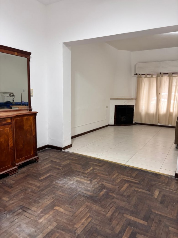 VENTA - CASA CENTRICA SOBRE CALLE PERON