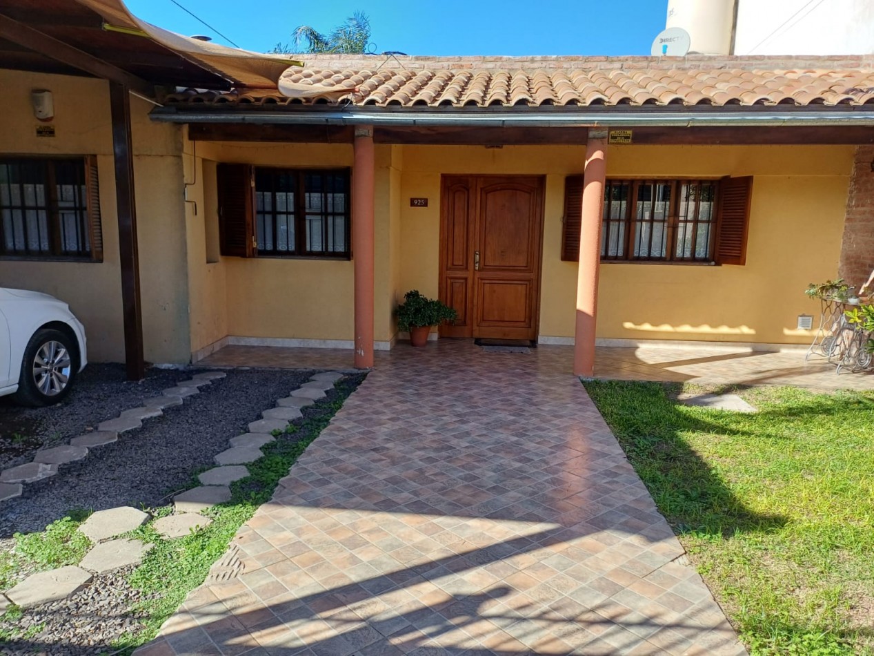 VENTA - CASA 2 DORMITORIOS ZONA EL CHARRUA
