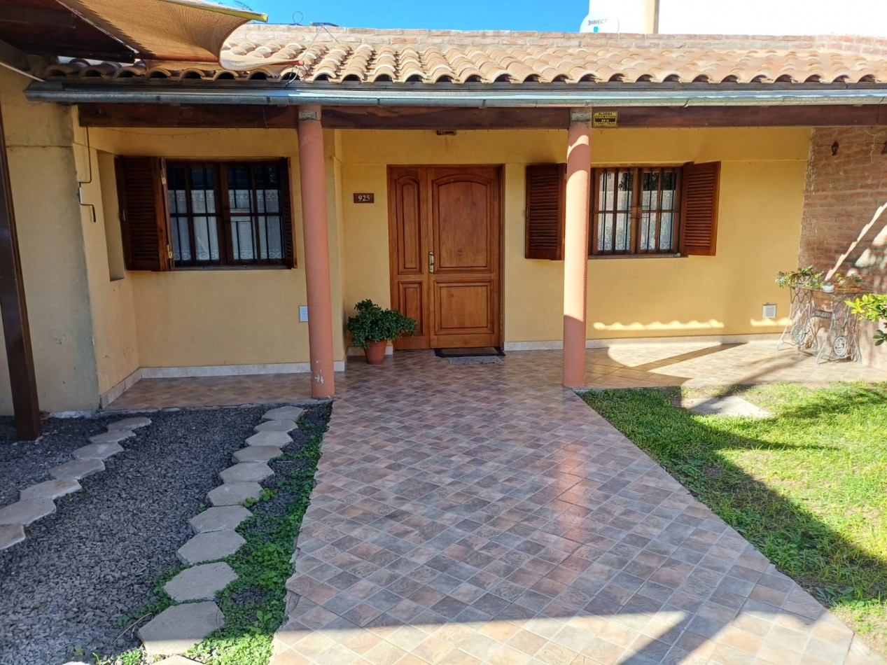 VENTA - CASA 2 DORMITORIOS ZONA EL CHARRUA