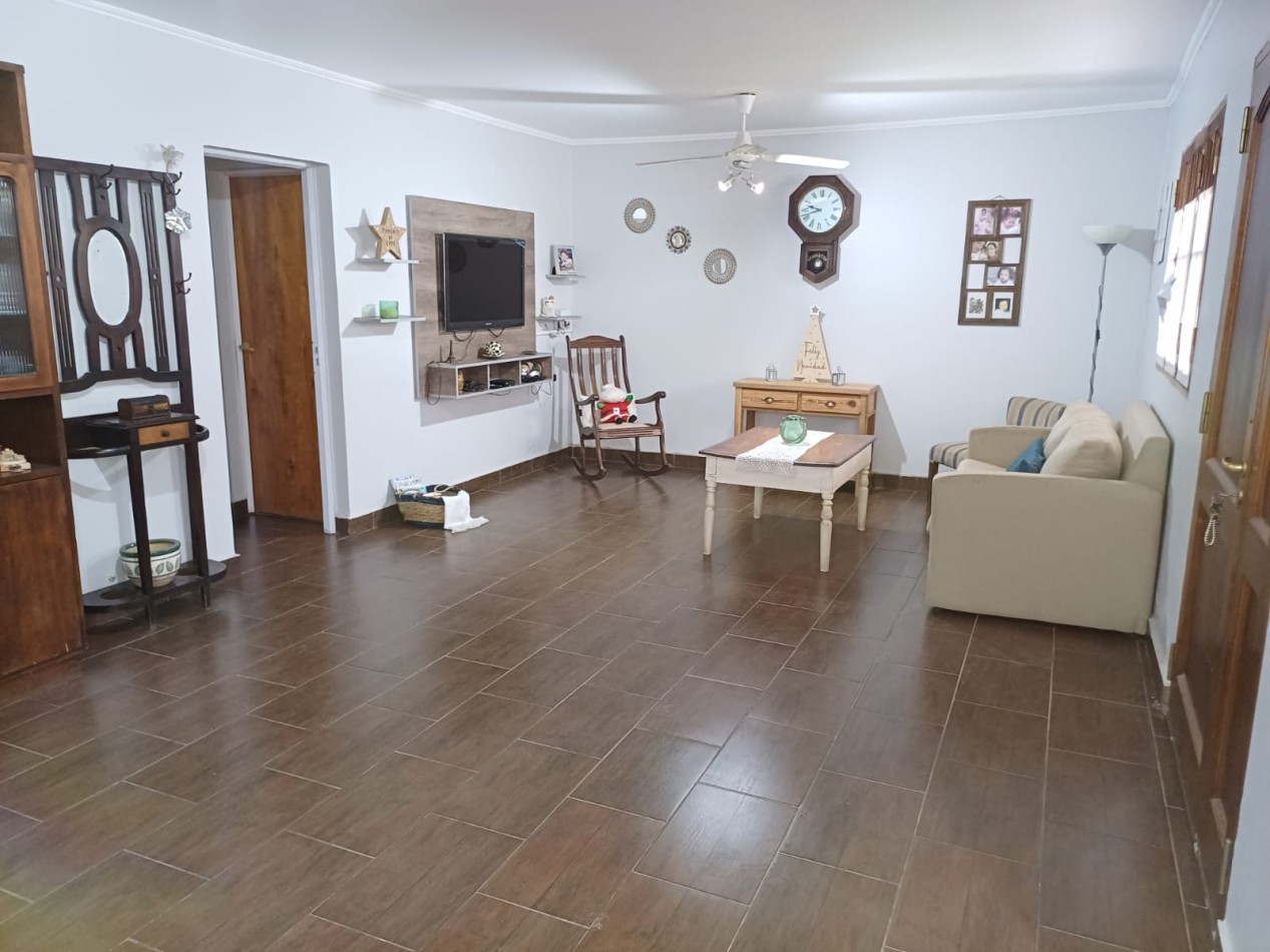 VENTA - CASA 2 DORMITORIOS ZONA EL CHARRUA