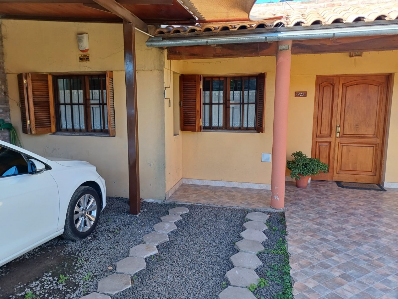 VENTA - CASA 2 DORMITORIOS ZONA EL CHARRUA