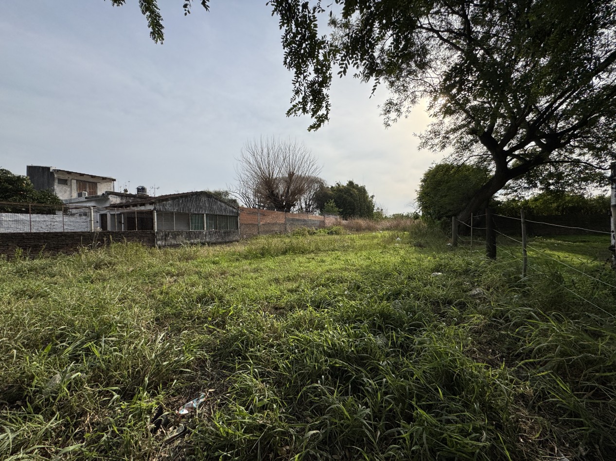SE VENDE AMPLIO TERRENO  EN PARANA 1500 m2