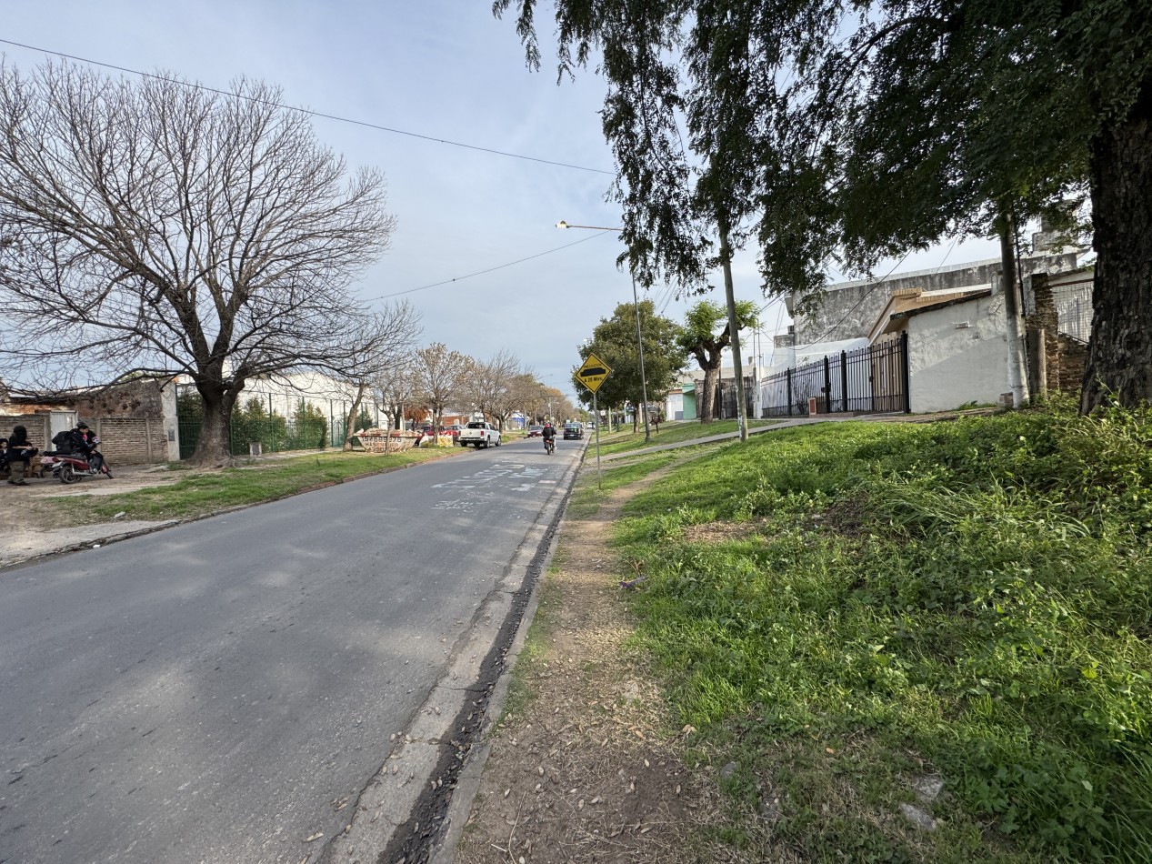 SE VENDE AMPLIO TERRENO  EN PARANA 1500 m2