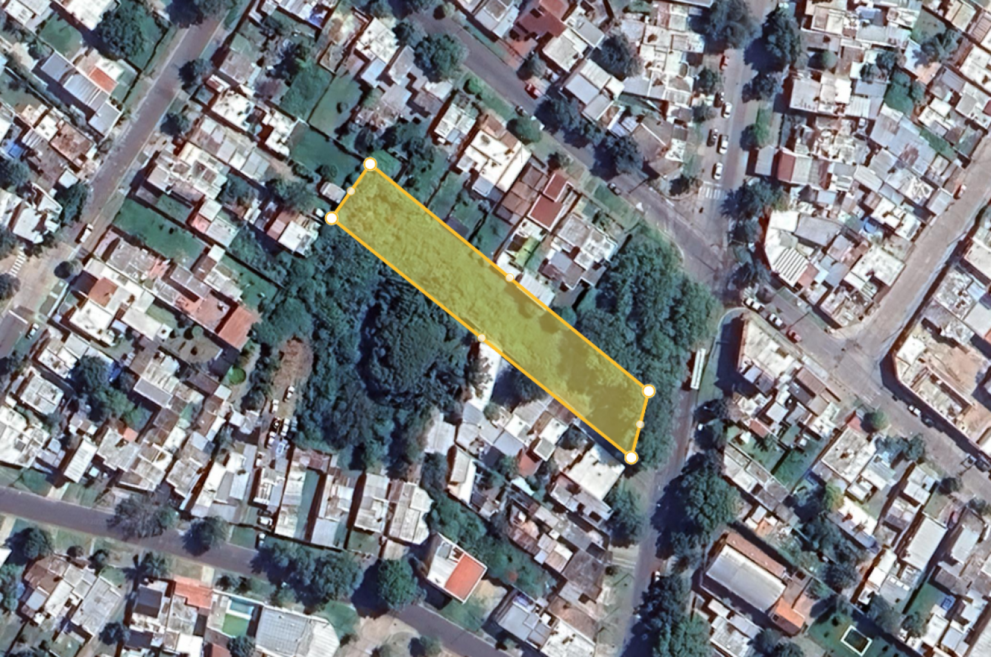 SE VENDE AMPLIO TERRENO  EN PARANA 1500 m2