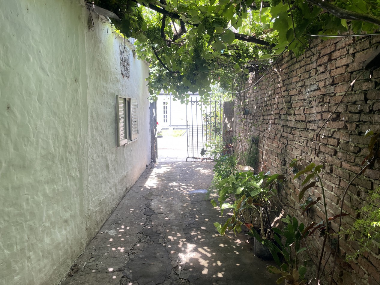 Casa a reciclar con gran terreno y potencial de renta - Zona Brown y Rondeau en Parana