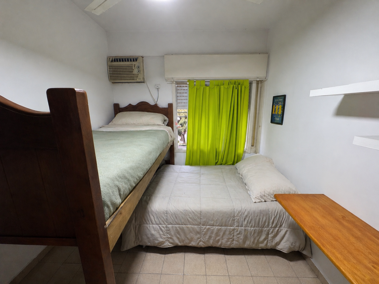 Departamento de 2 dormitorios con cochera y balcon al frente 