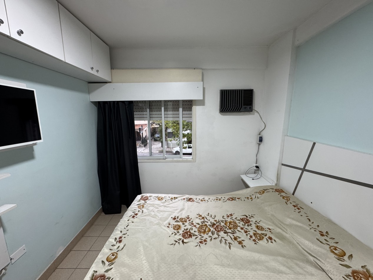 Departamento de 2 dormitorios con cochera y balcon al frente 
