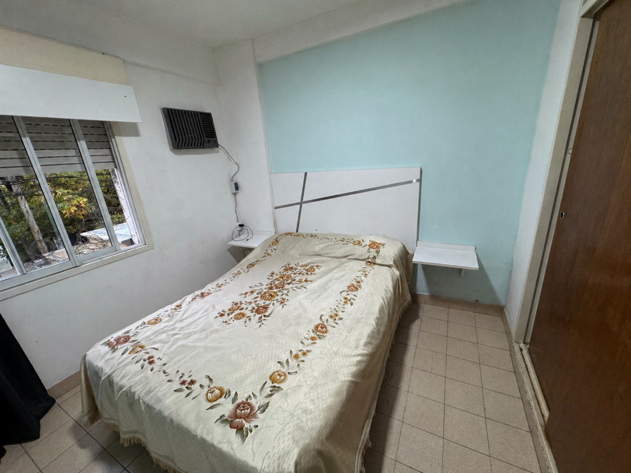 Departamento de 2 dormitorios con cochera y balcon al frente 